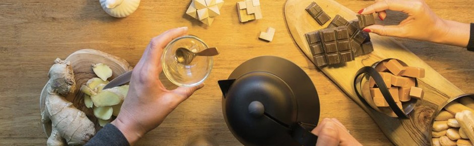 Kameninový čajník, sklenený čajovar, či nerezová kanvica? Ako si vybrať správny čajník pre dokonalý čajový rituál? 